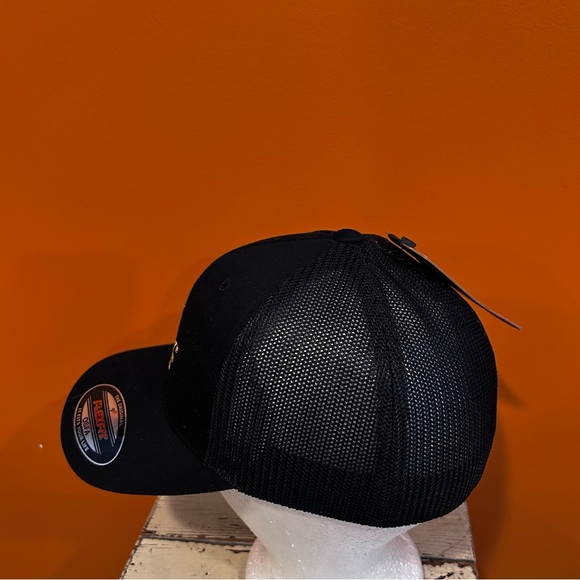 Thorogood Black Flexfit Cap - Picture 2 of 6